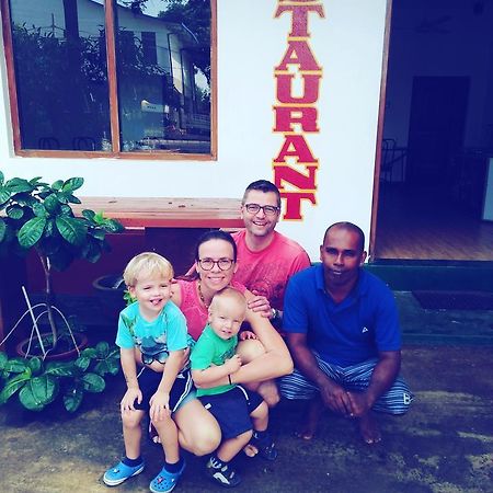 Hotel Athina & Restaurant Chilaw Extérieur photo