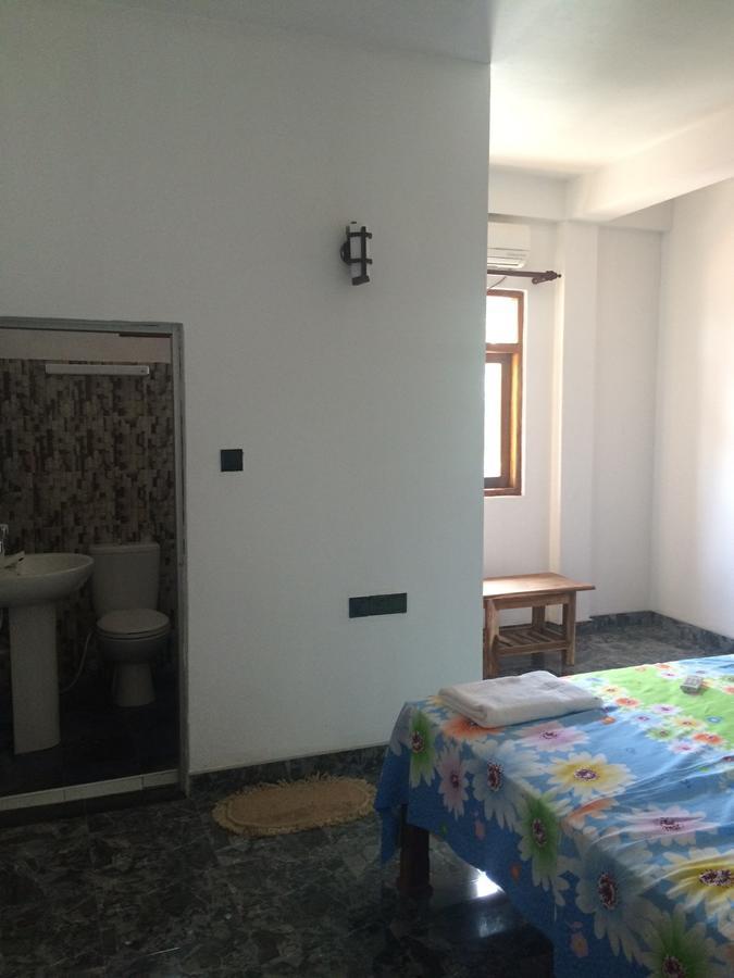 Hotel Athina & Restaurant Chilaw Extérieur photo