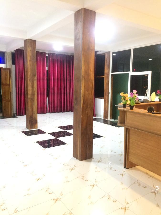 Hotel Athina & Restaurant Chilaw Extérieur photo