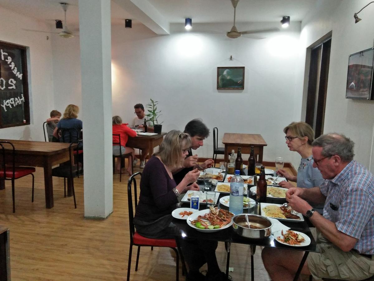 Hotel Athina & Restaurant Chilaw Extérieur photo